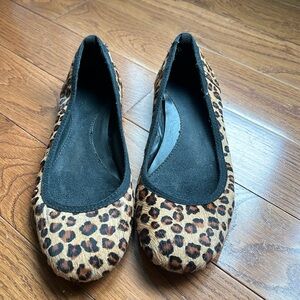 Gap leopard flats